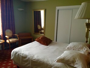 Select Comfort beds, in-room safe, desk, iron/ironing board