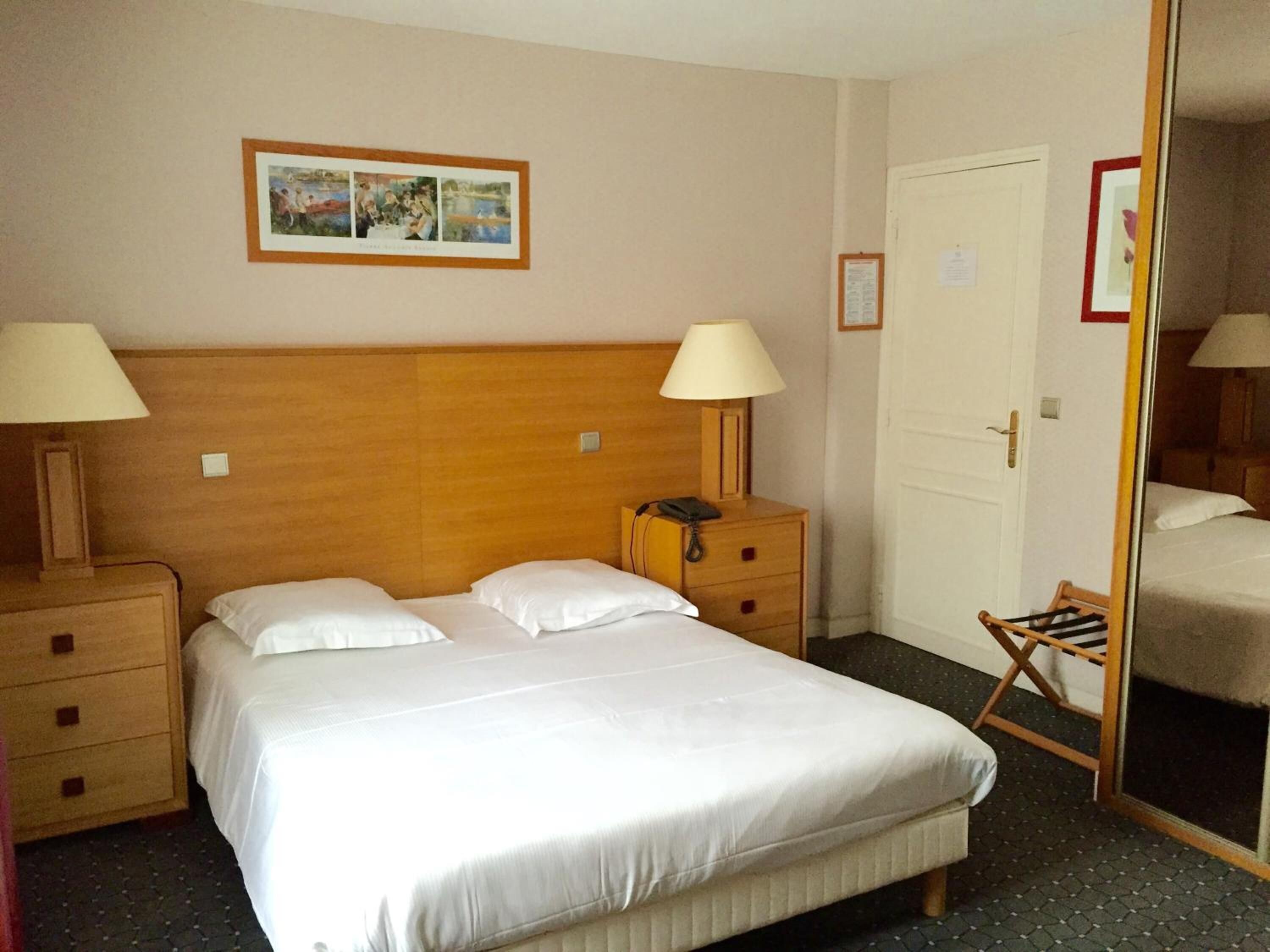 select comfort beds, desk, iron/ironing board, free wifi
