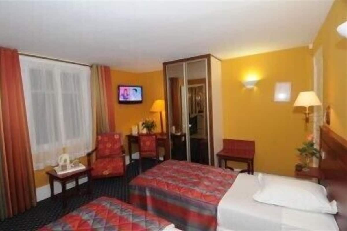 Select Comfort beds, desk, iron/ironing board, free WiFi