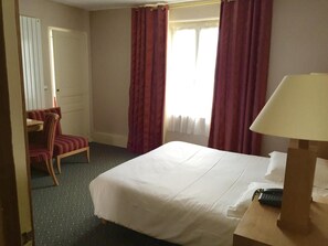 Select Comfort beds, in-room safe, desk, iron/ironing board