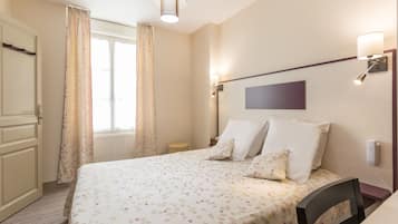 Habitación doble estándar | Escritorio, cunas gratuitas, camas extra y wifi