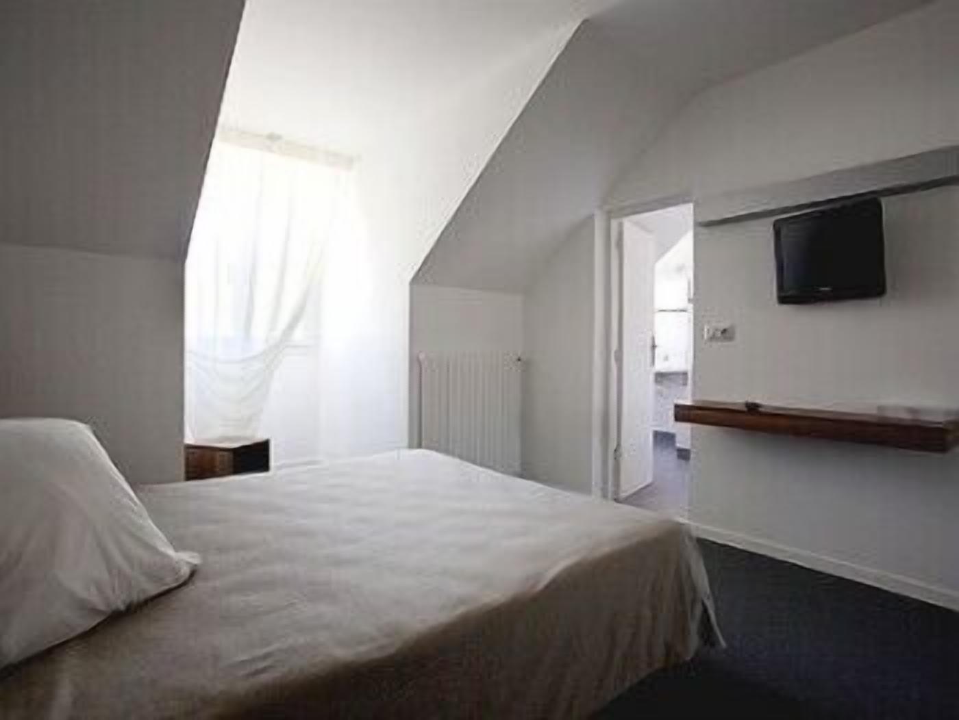 double room | desk, free cots/infant beds, rollaway beds, free wifi