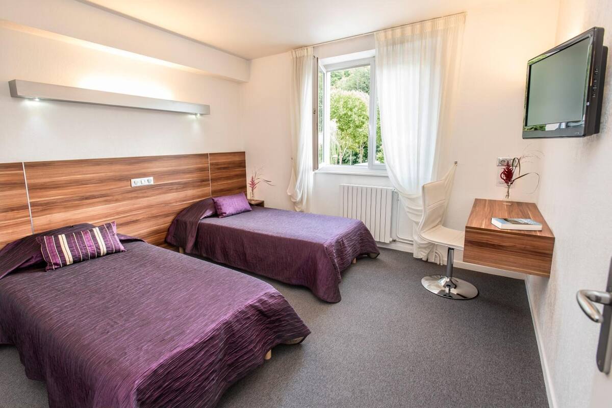 Twin Room, 2 Twin Beds | WiFi (free), bed sheets