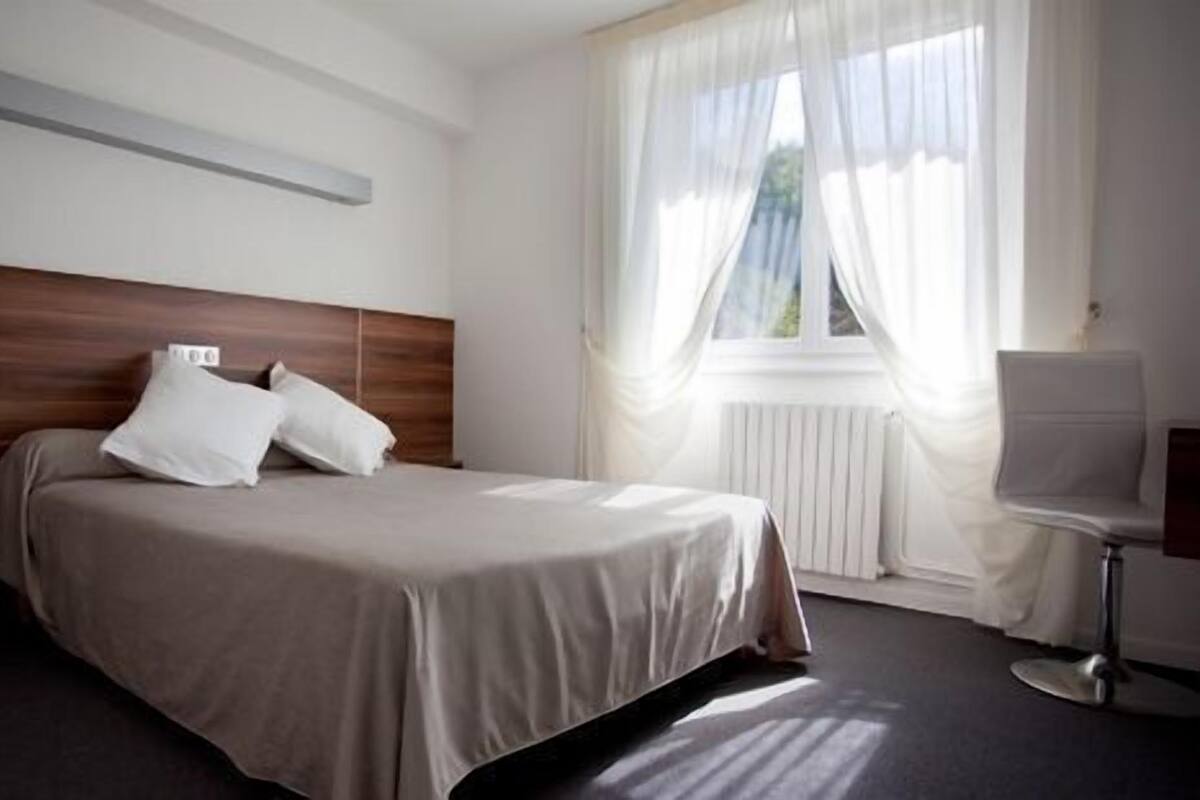 Double Room | WiFi (free), bed sheets