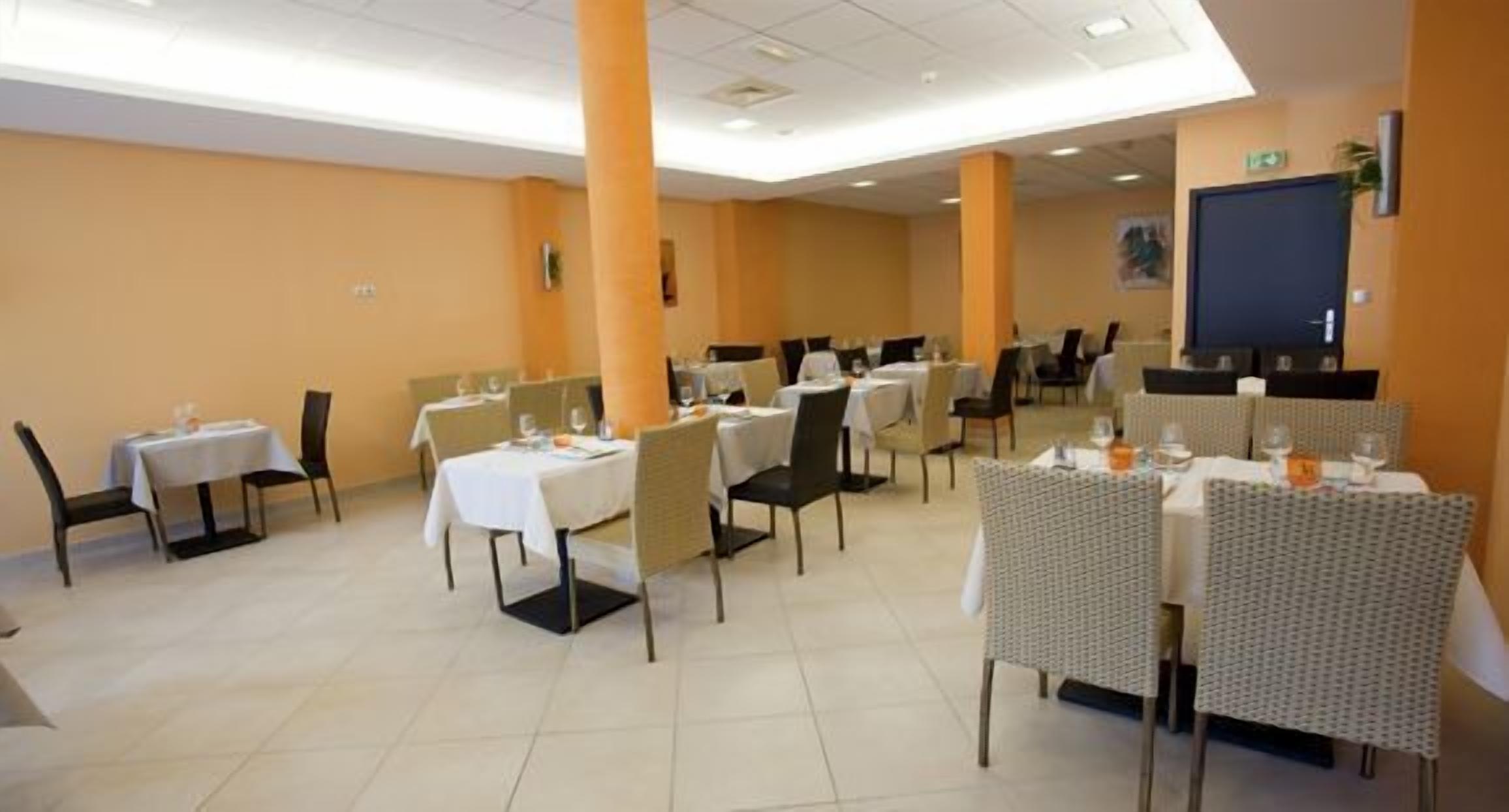 daily buffet breakfast (eur 9 per person)