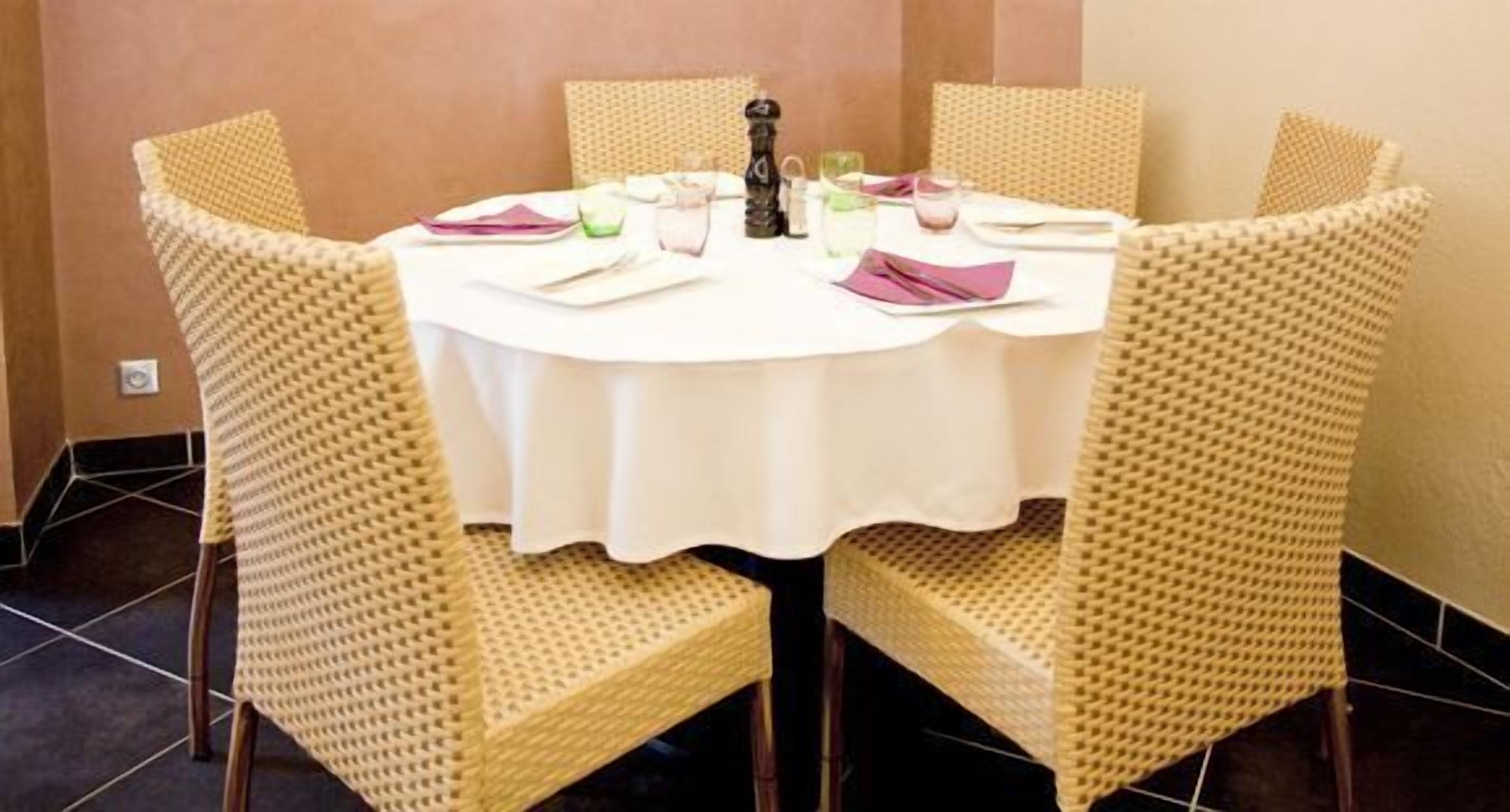 lunch, dinner served; french cuisine, al fresco dining