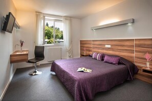 Een bureau, gratis babybedden, extra bedden (toeslag), gratis wifi