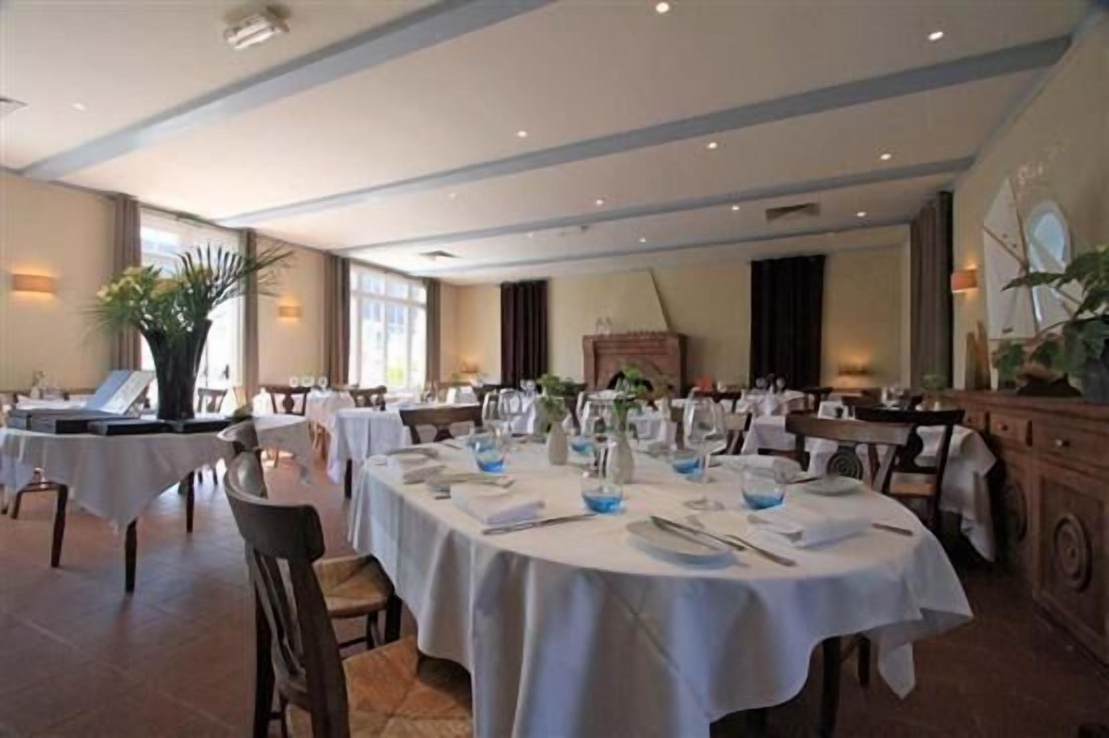 lunch and dinner served, french cuisine