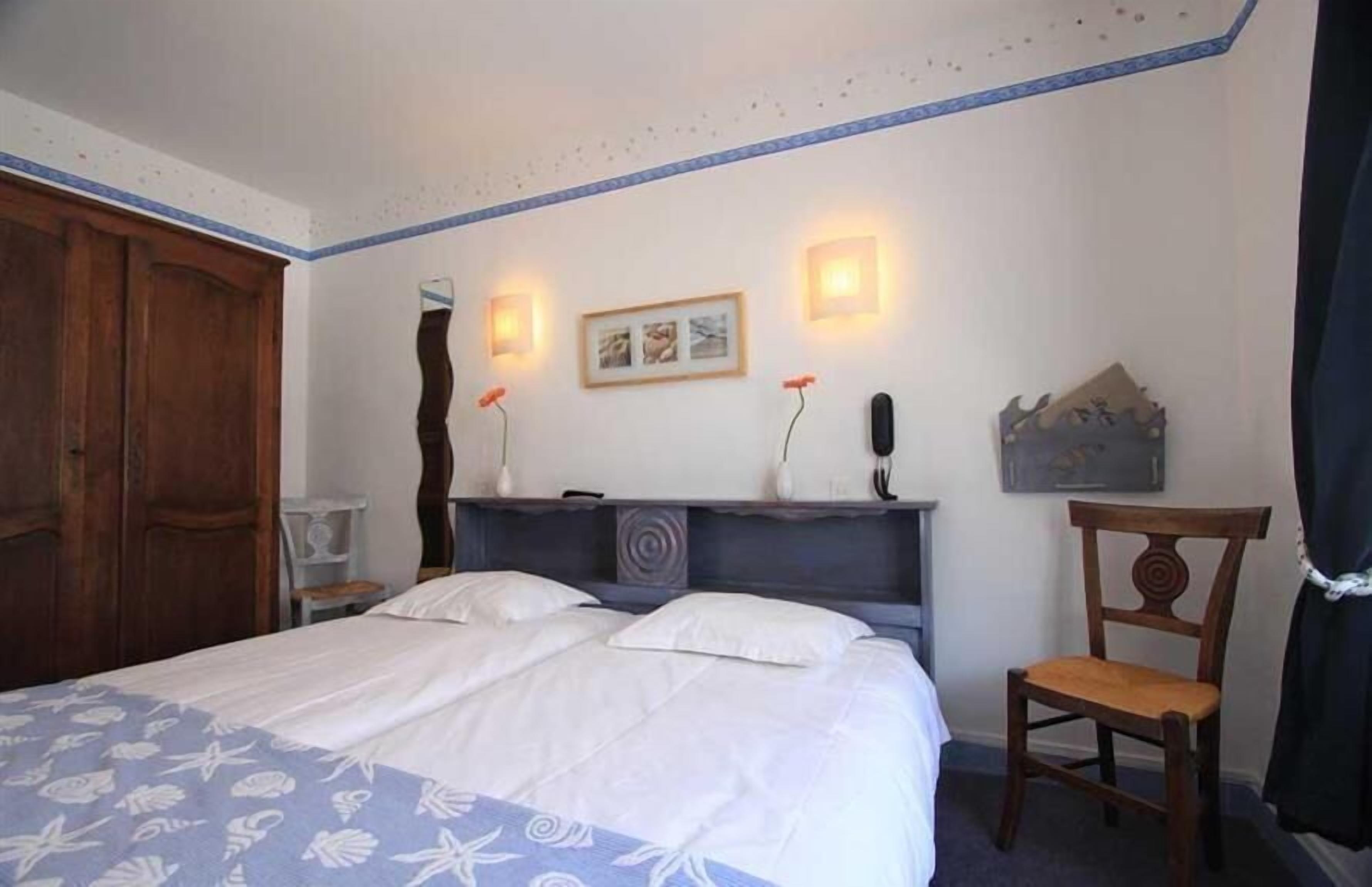 standard twin room | desk, free cots/infant beds, free wifi