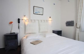 Family Room | Desk, free cots/infant beds, free WiFi - Le Relais Marine (Mesquer)