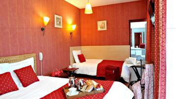 Superior Triple Room | Desk, free WiFi