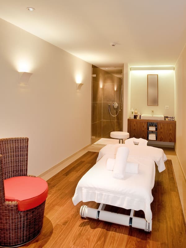 Sauna, hot tub, steam room, Turkish bath/hammam, aromatherapy