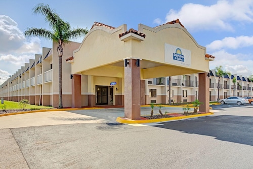 Days Inn & Suites by Wyndham Tampa/Fairground/Casino Area