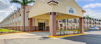 Days Inn & Suites by Wyndham Tampa/Fairground/Casino Area