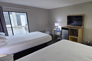Room - Days Inn & Suites by Wyndham Tampa/Fairground/Casino Area (Tampa)