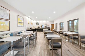 Desayuno de autoservicio incluido todos los días