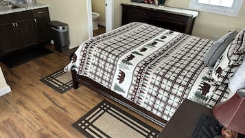 Basic Cabin | 2 bedrooms, individually decorated, individually furnished
