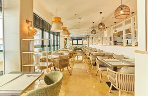 Breakfast and dinner served - Leonardo Hotel Fuengirola Costa del Sol (Fuengirola)