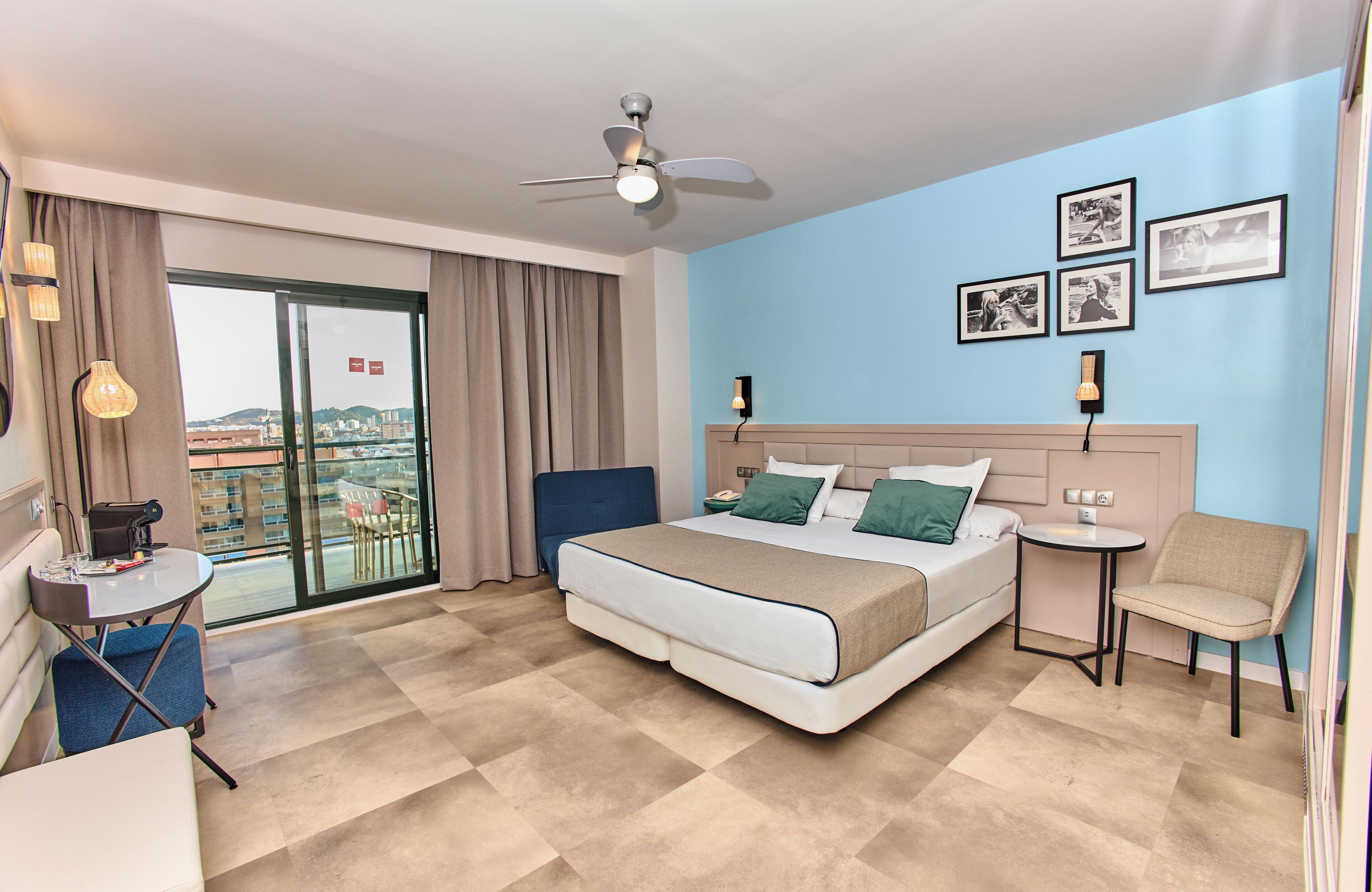 Superior Room | Minibar, in-room safe, desk, blackout drapes