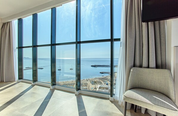 Junior Suite | Minibar, in-room safe, desk, blackout drapes - Leonardo Hotel Fuengirola Costa del Sol (Fuengirola)