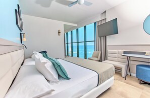 Junior Suite | Minibar, in-room safe, desk, blackout drapes - Leonardo Hotel Fuengirola Costa del Sol (Fuengirola)