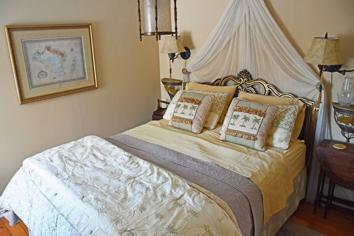 Room, 1 Queen Bed (Granny Smith) | Egyptian cotton sheets, premium bedding, iron/ironing board, free WiFi