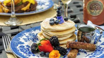 Free daily cooked-to-order breakfast