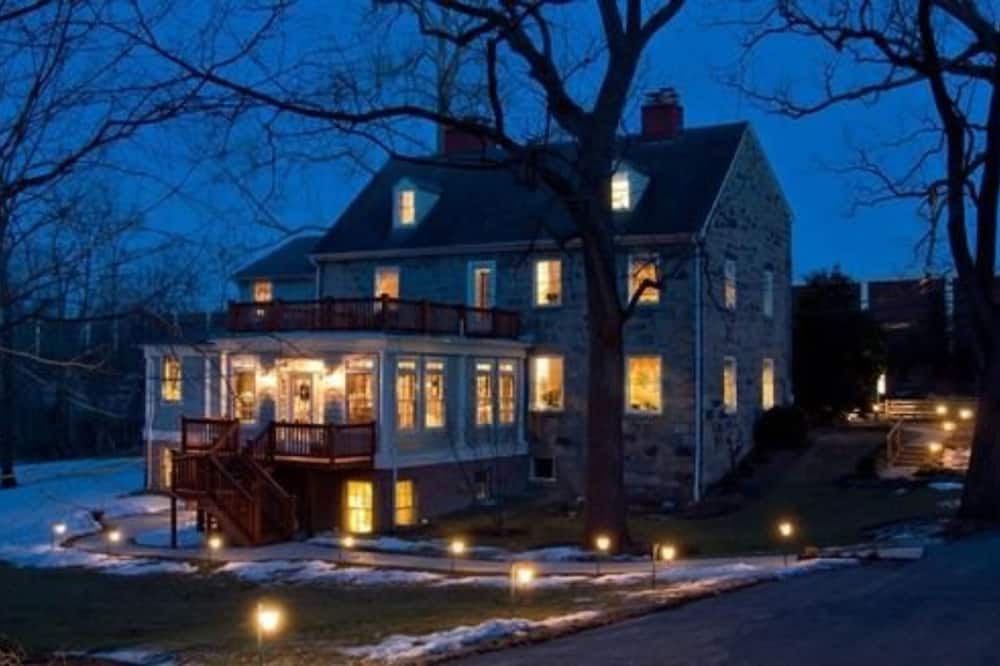 luxury hotels in Arlington, Va