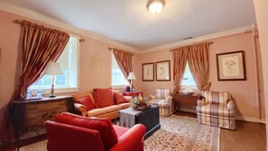 Svit Deluxe (Pierpoint suite) | Sängtillbehör av högsta kvalitet, skrivbord och mörkläggningsgardiner