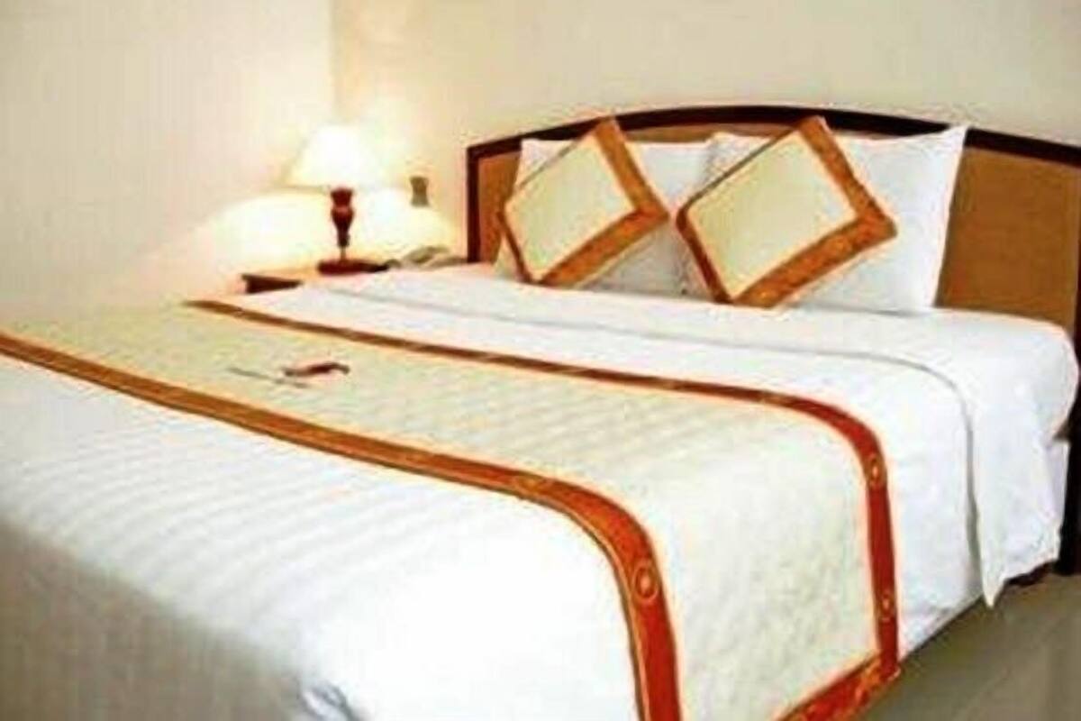 Run of house | Minibar, in-room safe, desk, iron/ironing board
