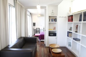 Loft | Salle de séjour | Téléviseur de 32 po avec télévision par câble