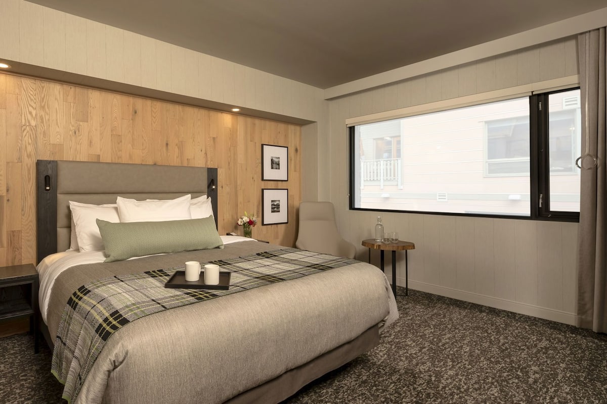 In-room safe, desk, blackout curtains, soundproofing