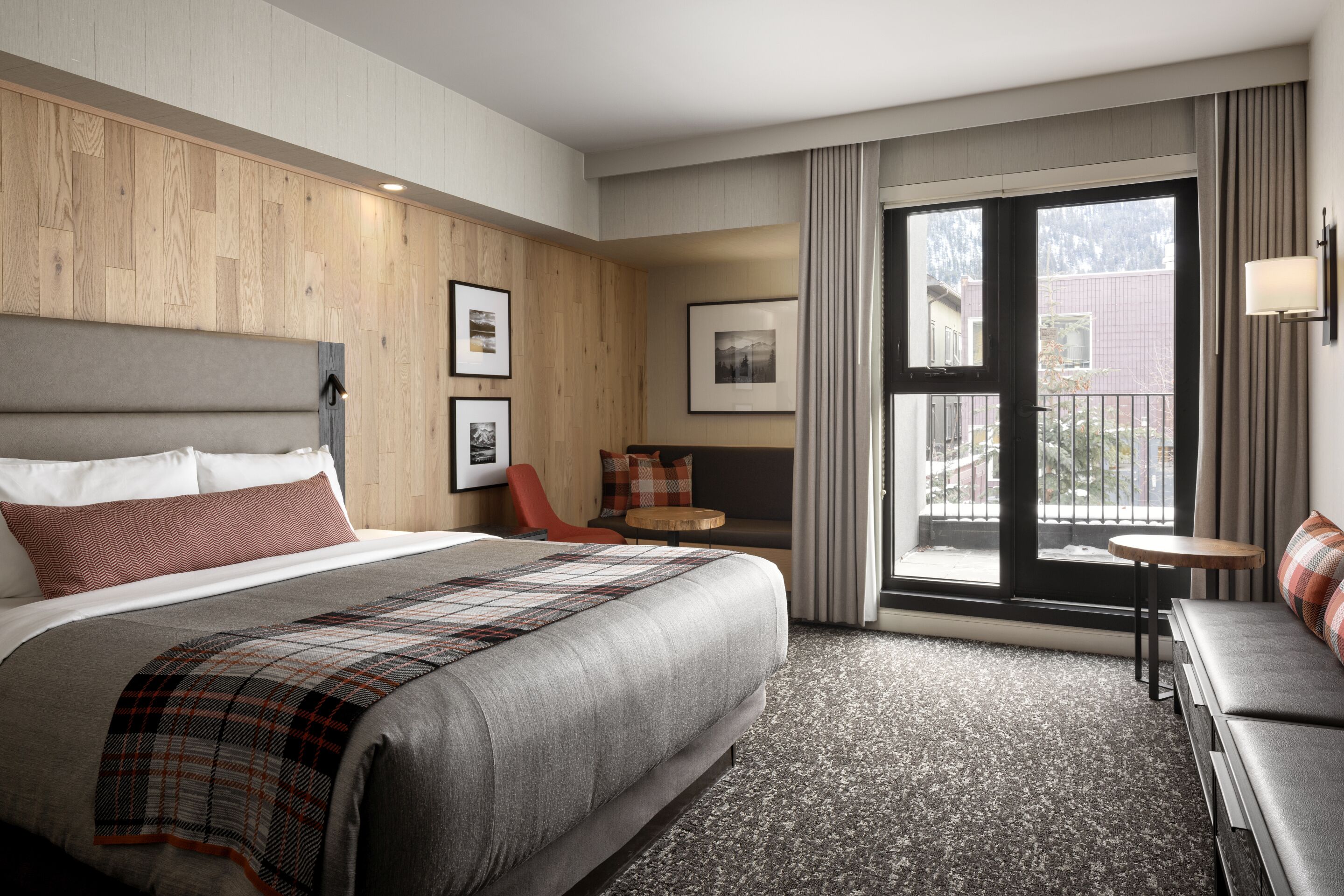 Junior Studio, 1 King bed, Back Alley View with Balcony