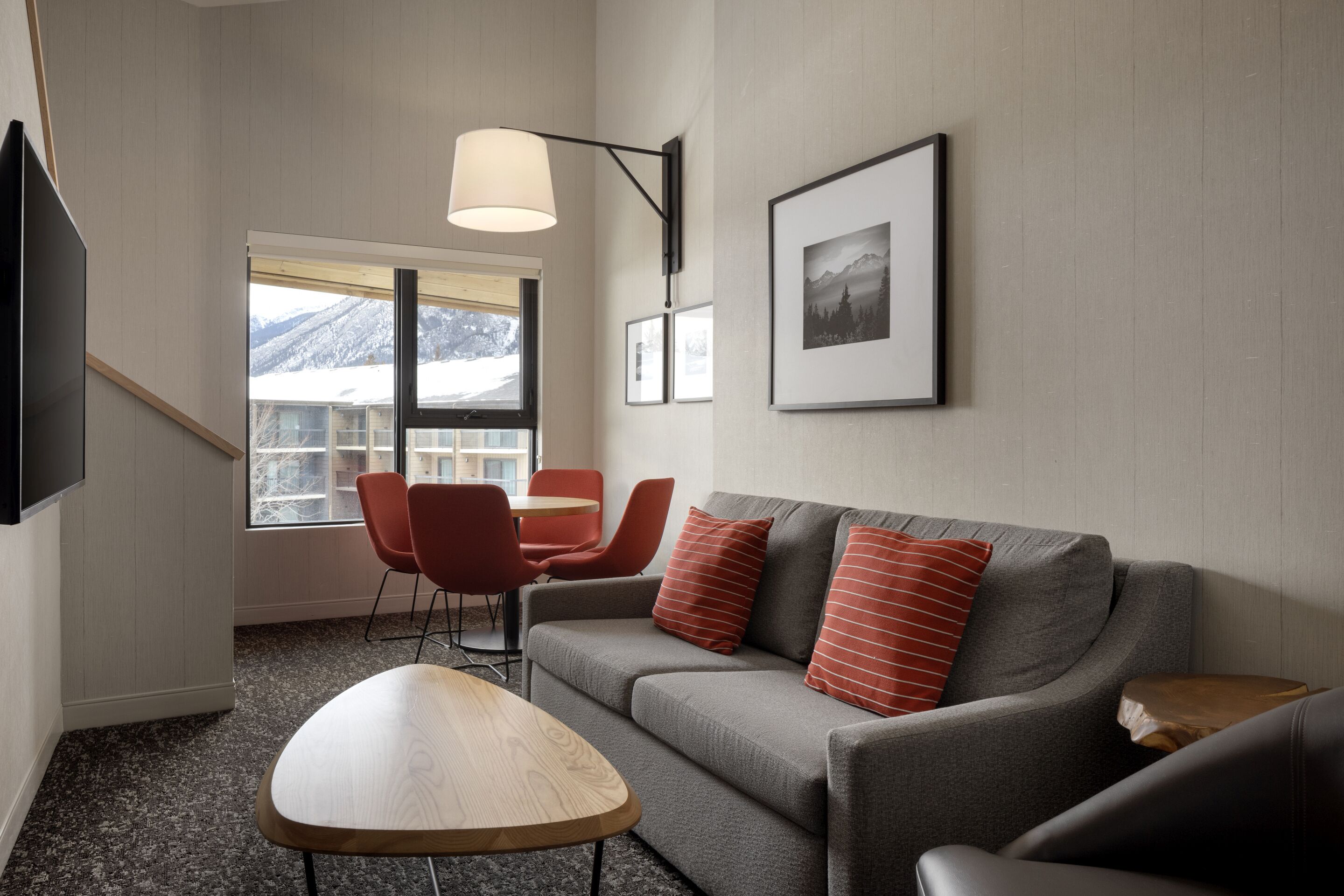 Loft Suite | Living area | 40-inch flat-screen TV with cable channels, TV