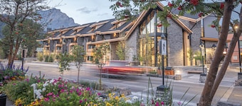 Peaks Hotel & Suites