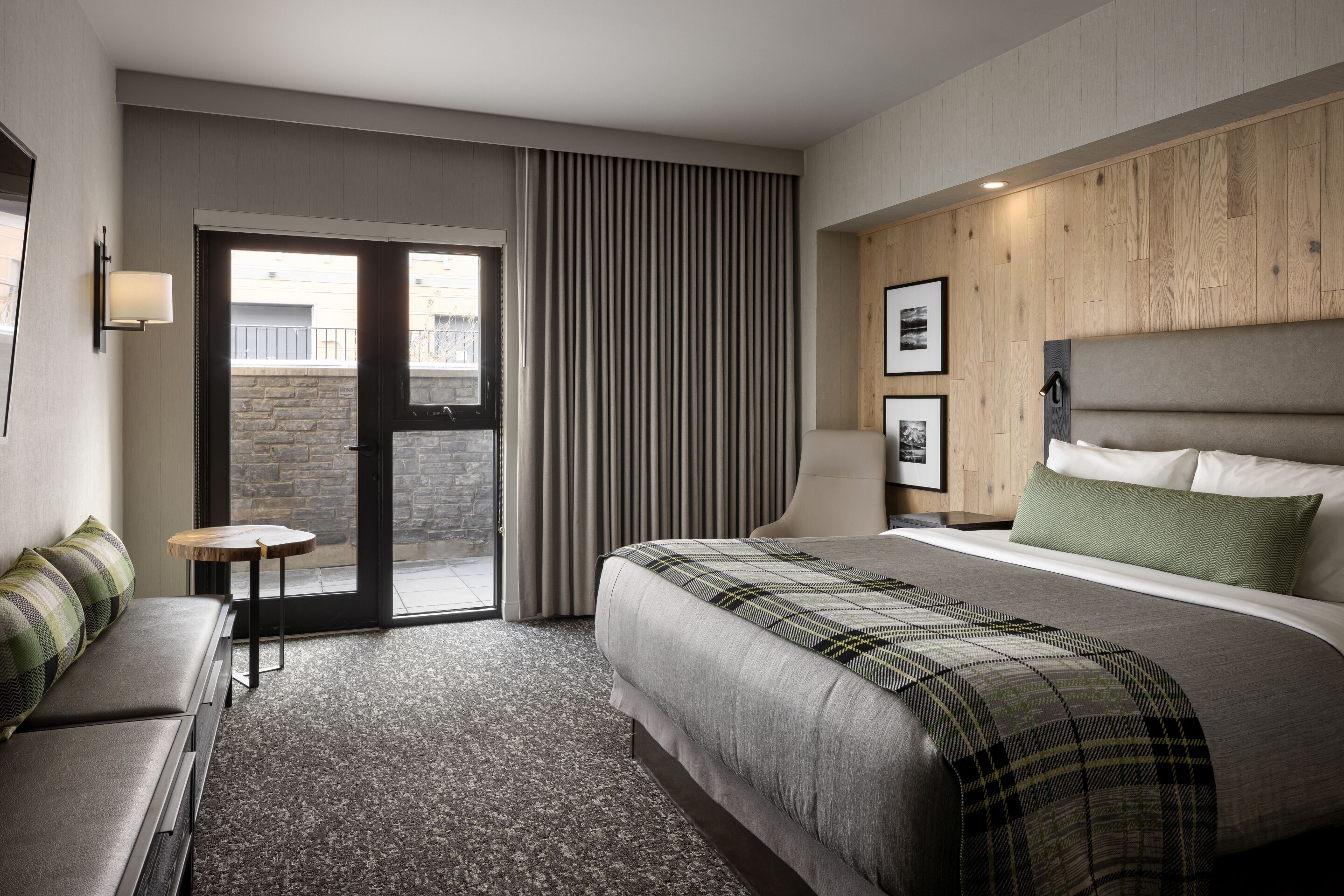 Standard Room, 1 King bed, Back Alley View