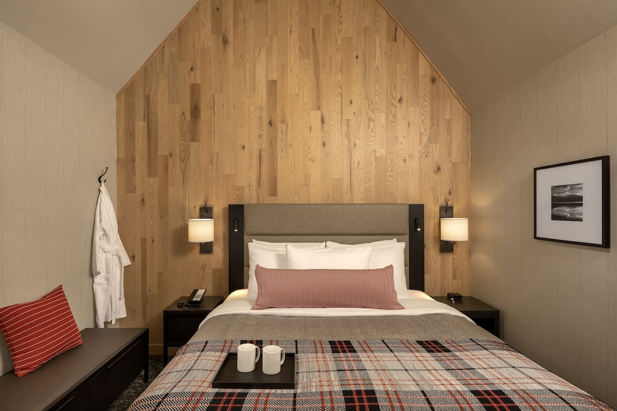 Suite, 1 camera da letto (Summit) | 1 camera, una cassaforte in camera, una scrivania, tende oscuranti