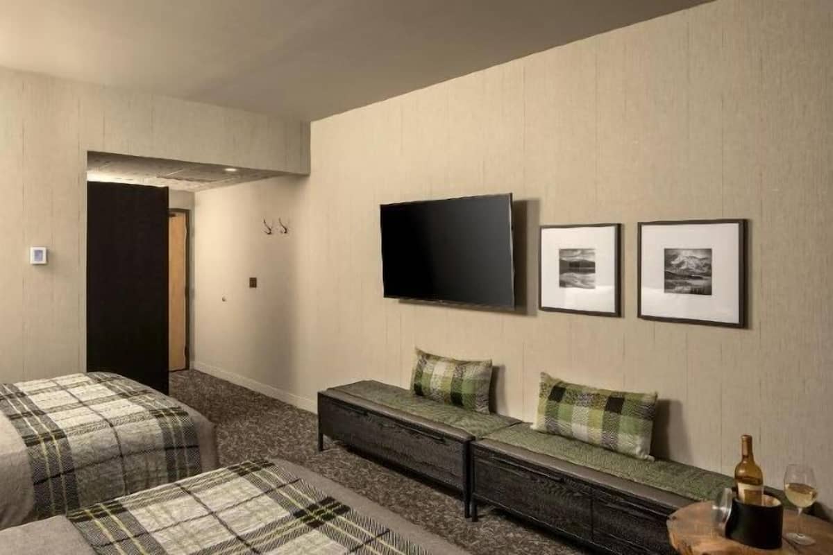 1 bedroom, in-room safe, desk, blackout drapes