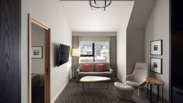 Suite, 1 soverom (Summit) | Oppholdsområde | En 40-tommers Flatskjerm-TV med kabel-kanaler samt TV