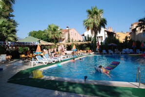 Outdoor pool, open 8 AM to 6 PM, pool umbrellas, sun loungers - Club Dorado (Marmaris)