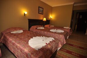 Minibar, in-room safe, desk, laptop workspace - Club Dorado (Marmaris)