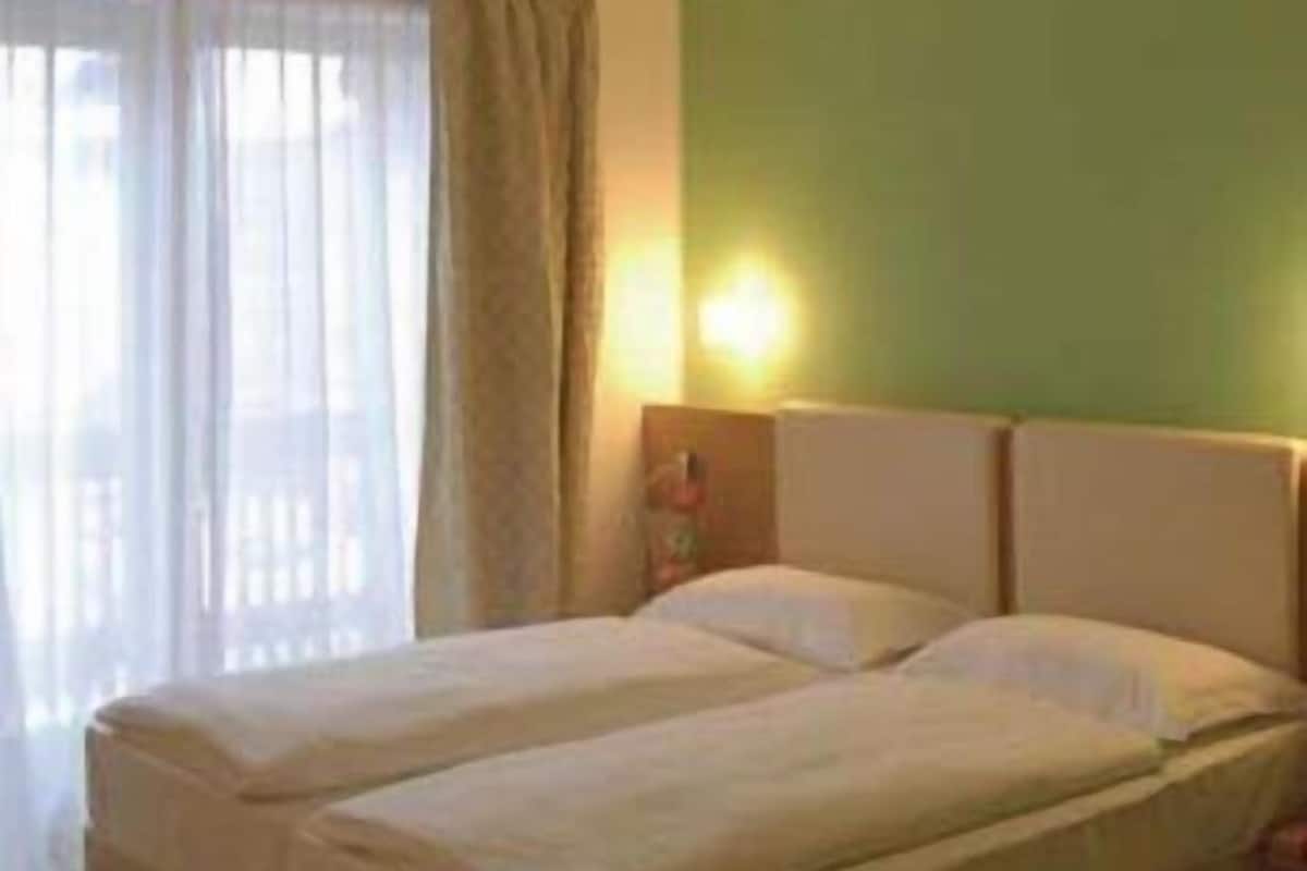 Select Comfort 床墊、客房內保險箱、書桌、無線上網