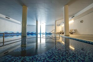 Indoor pool, sun loungers - My Kosher Hotel (Canazei)