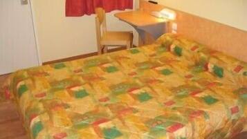 Desk, free cribs/infant beds, free WiFi, bed sheets