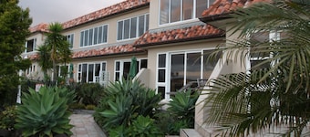 Admiralty Lodge Motel