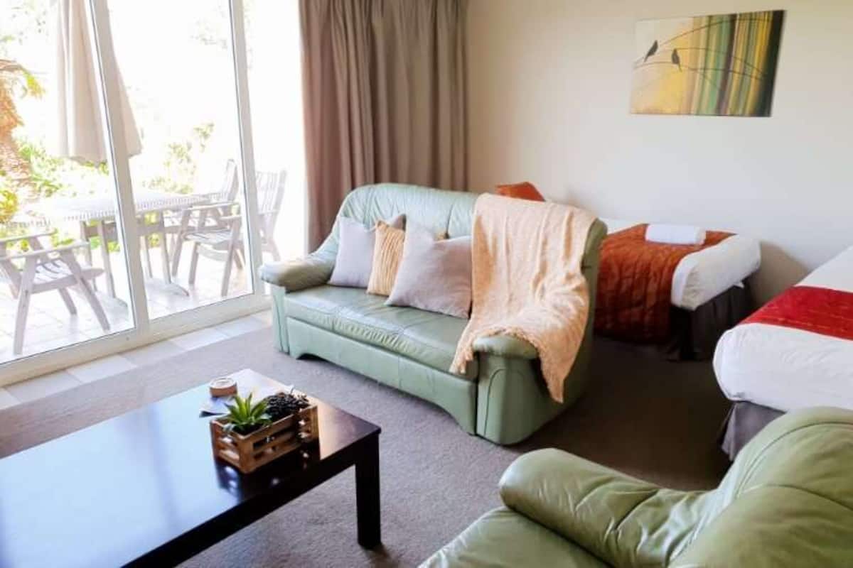 Signature Suite, 1 Bedroom, Jetted Tub, Sea View | Living room