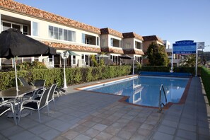 BBQ/picnic Area - Admiralty Lodge Motel (Whitianga)