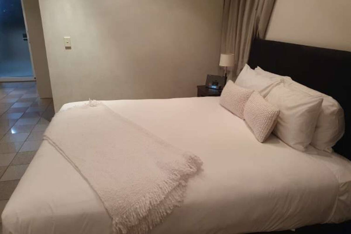 Superior Studio Suite, 1 King Bed, Jetted Tub, Sea View