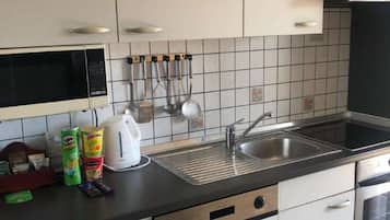 Signature Suite, 1 Bedroom, Jetted Tub, Sea View | Private kitchen | Full-size fridge, microwave, dishwasher, electric kettle