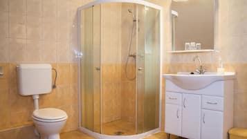Double or Twin Room | Bathroom | Shower, hair dryer, towels